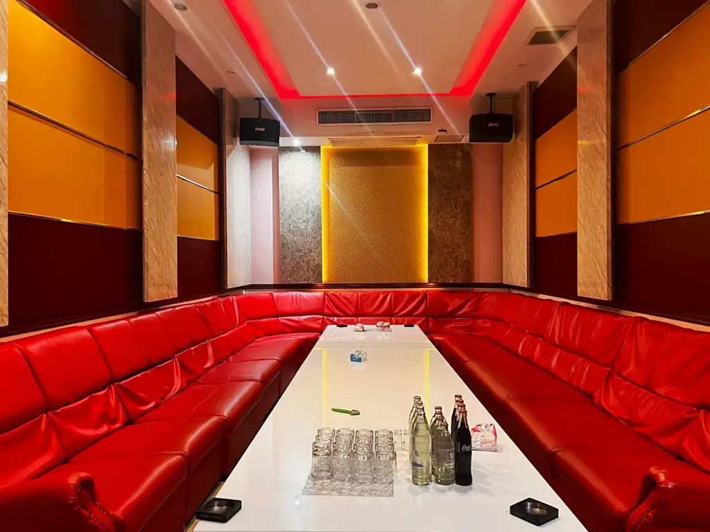 모나리자 가라오케 룸8